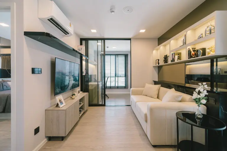 ห้องนั่งเล่นคอนโดสไตล์ Modern Luxury