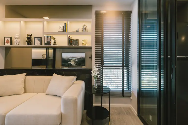 ห้องนั่งเล่นคอนโดสไตล์ Modern